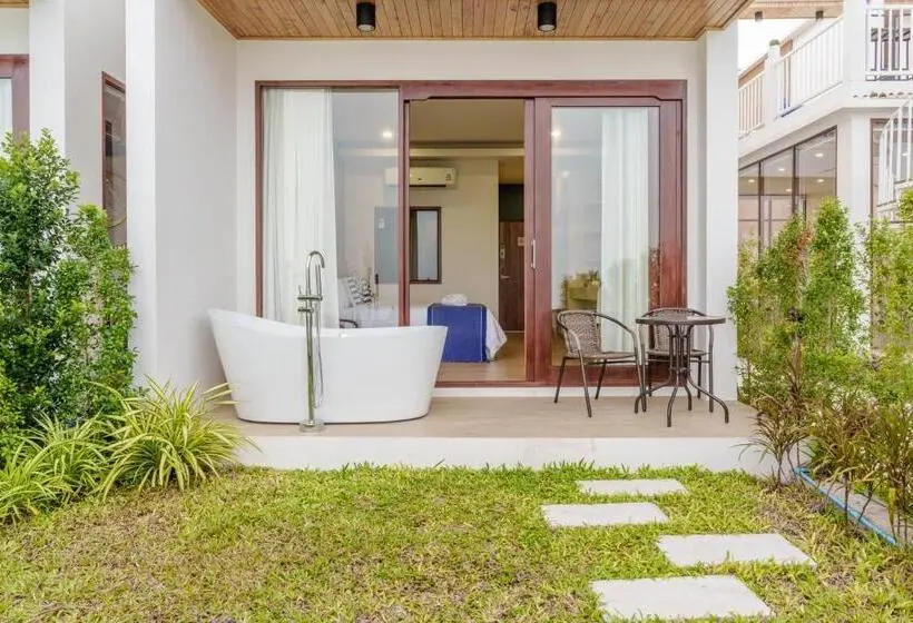オーシャンビューデラックスルームバルコニー付き, เดอะซีน คาบาน่า บีช รีสอร์ท ขนอม The Scene Cabana Beach Resort Khanom