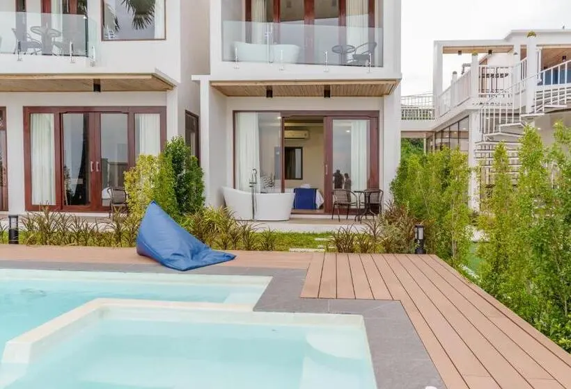 オーシャンビューデラックスルームバルコニー付き, เดอะซีน คาบาน่า บีช รีสอร์ท ขนอม The Scene Cabana Beach Resort Khanom