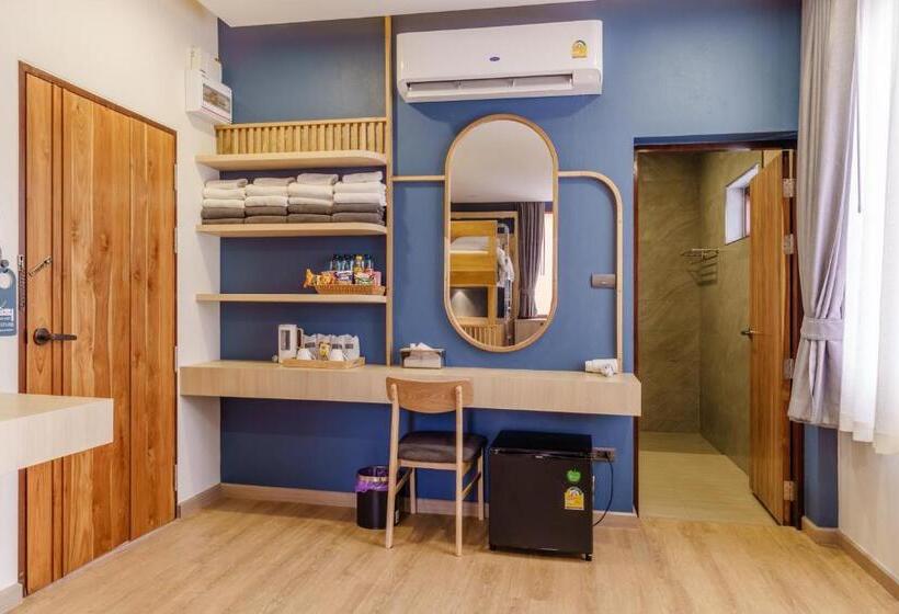 Chambre Quadruple Standard, เดอะซีน คาบาน่า บีช รีสอร์ท ขนอม The Scene Cabana Beach Resort Khanom