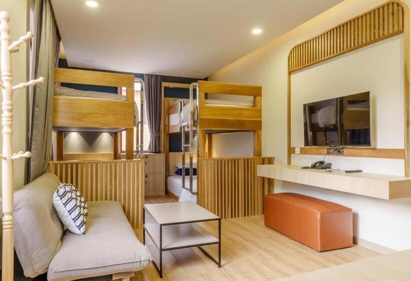 Chambre Quadruple Standard, เดอะซีน คาบาน่า บีช รีสอร์ท ขนอม The Scene Cabana Beach Resort Khanom