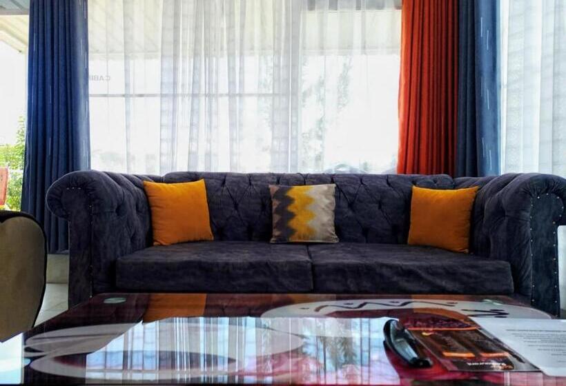 کلبه ییلاقی, Lakeside Boffar Cabins