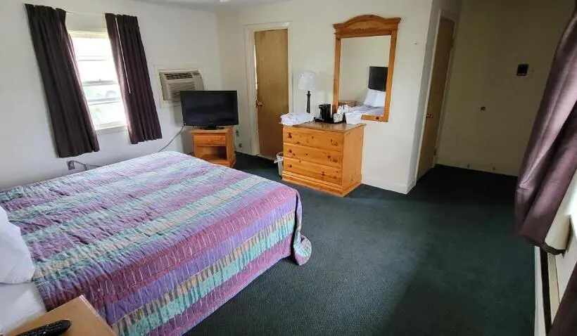 キングサイズベッドのスーペリアルーム, Town & Country Inn