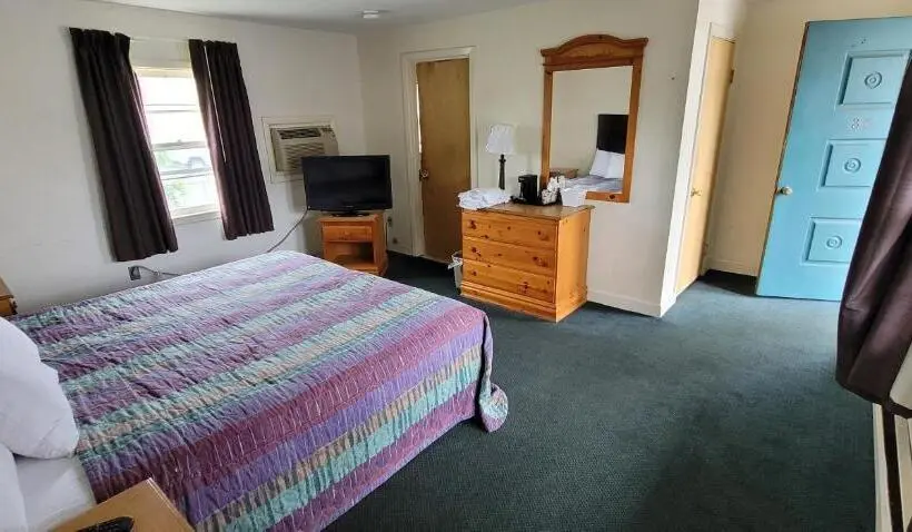 キングサイズベッドのスーペリアルーム, Town & Country Inn