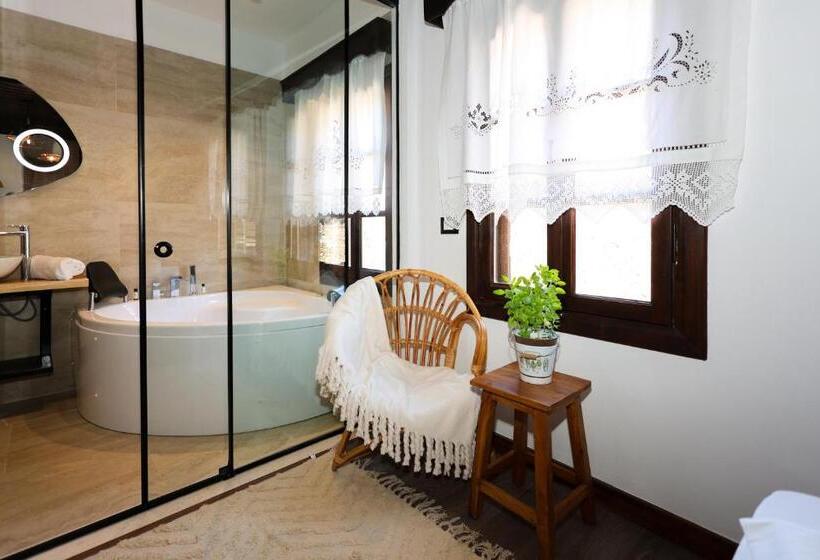 סוויטה עם ג'קוזי, Ador Boutique