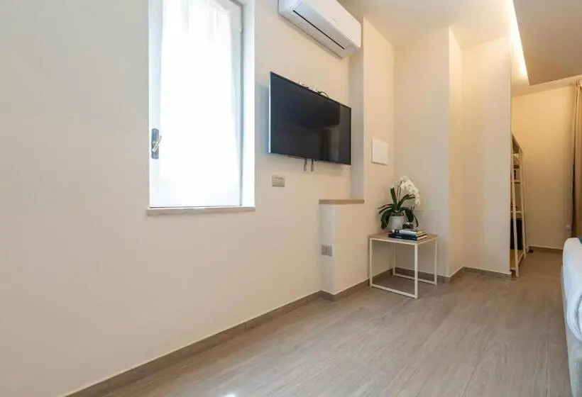スタンダードトリプルルーム, Six Luxury Rooms Pozzuoli