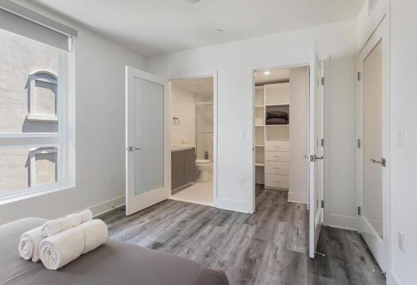 バルコニー付きスタンダードルーム, Beverly Hills 2bd 2ba With Free Parking