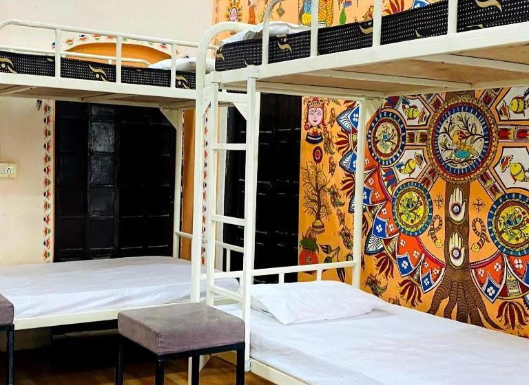 共用房间的床, Rudra Home Stay Paying Guest House