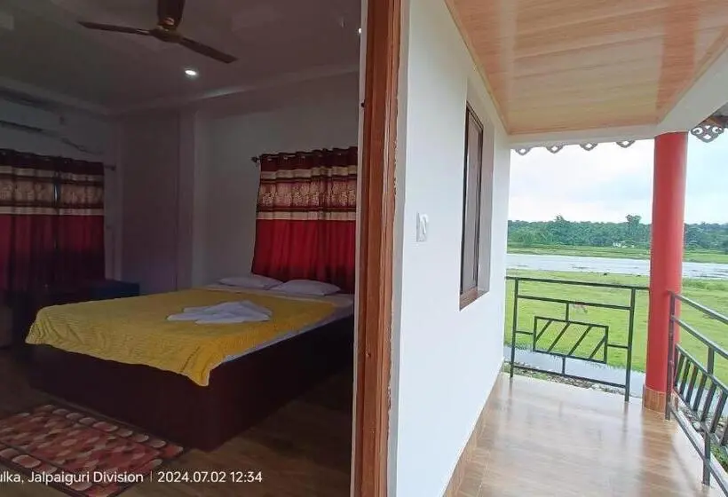 デラックスルーム, Gangotri Resort
