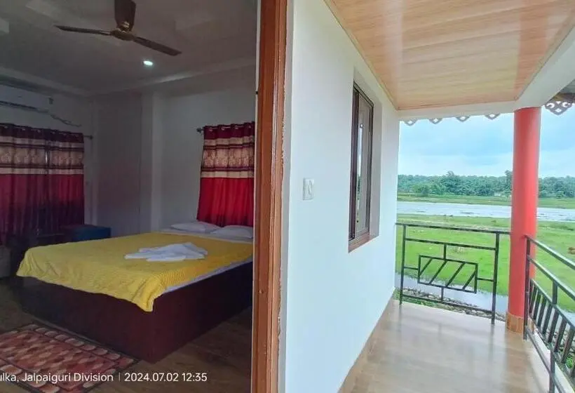 キングサイズベッドのデラックスルーム, Gangotri Resort
