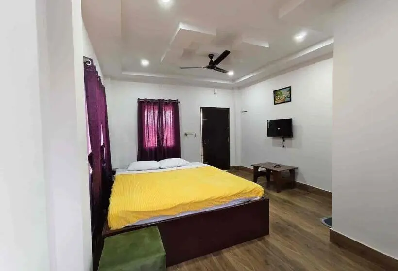 キングサイズベッドのデラックスルーム, Gangotri Resort