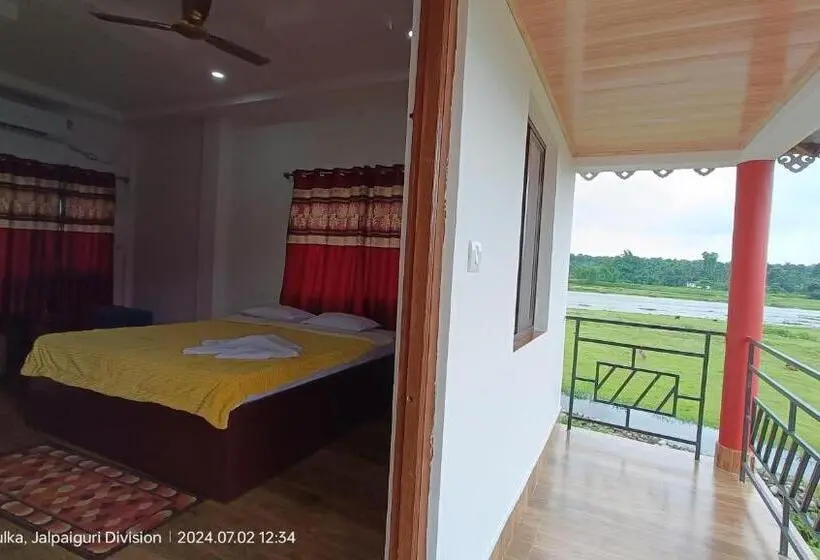 キングサイズベッドのデラックスルーム, Gangotri Resort
