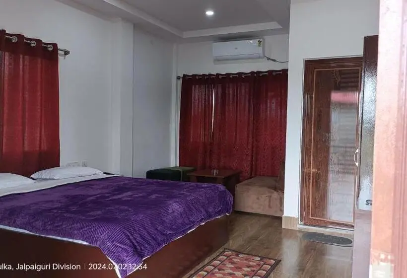 キングサイズベッドのデラックスルーム, Gangotri Resort