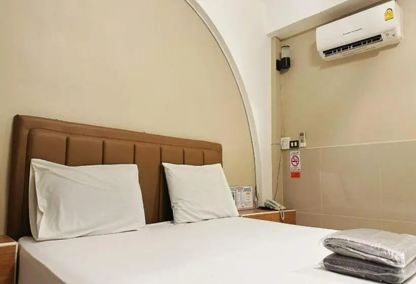 デラックスルーム, Oyo 75522 Classroom Resort