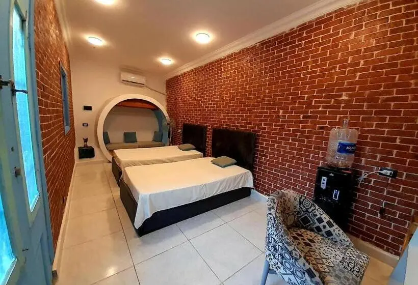 اتاق استاندارد با چشم‌انداز باغ, Ibiza Hostel