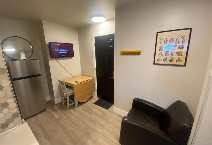 خانه 1 خوابه, Brand New Modern Flat 2br1ba Whyte And University