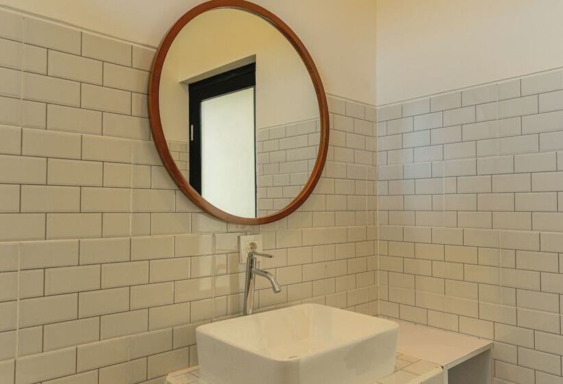 חדר סטנדרט, Nooju Pererenan