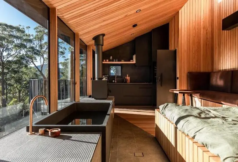 デラックスルーム, Hunter Huon Valley Cabin Three