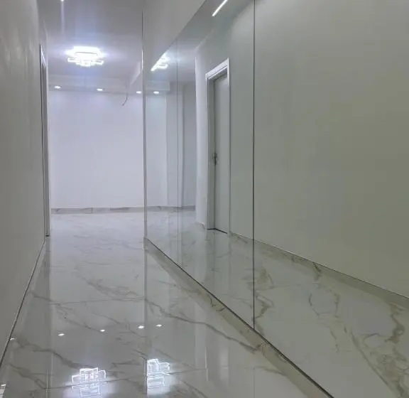 デラックスの４人部屋, Room 24