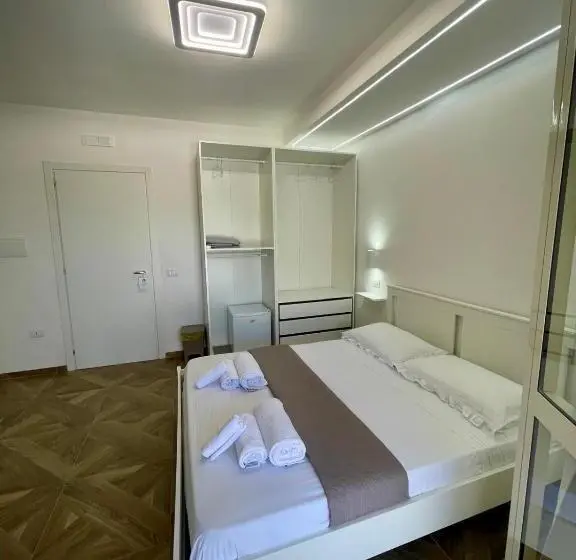 デラックスの４人部屋, Room 24