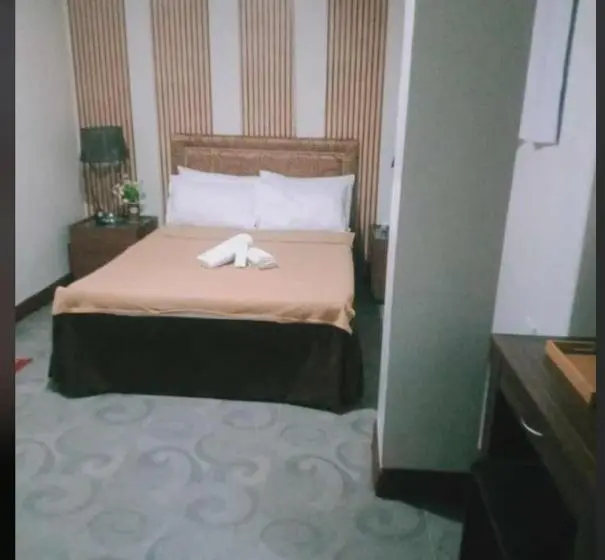 スイート, Daily Travellers Inn & Suites