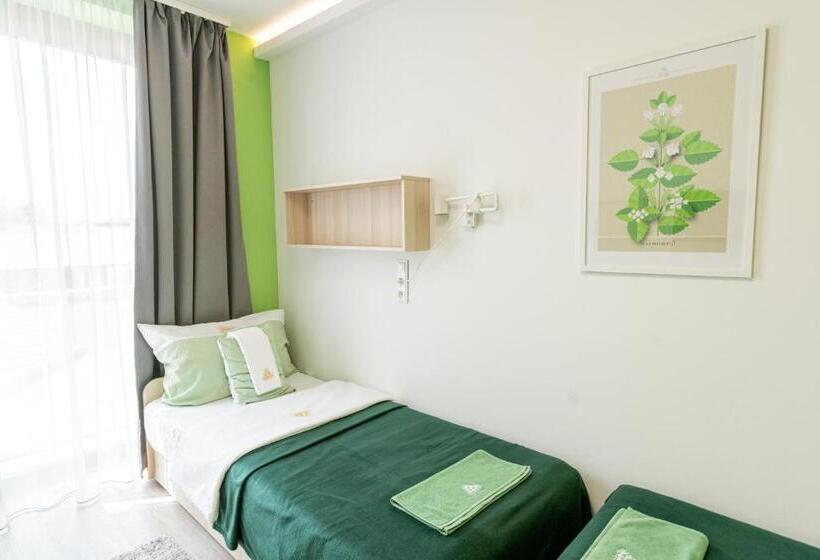 غرفة قياسية ثلاثية, Fehérliliom Vendégszálló