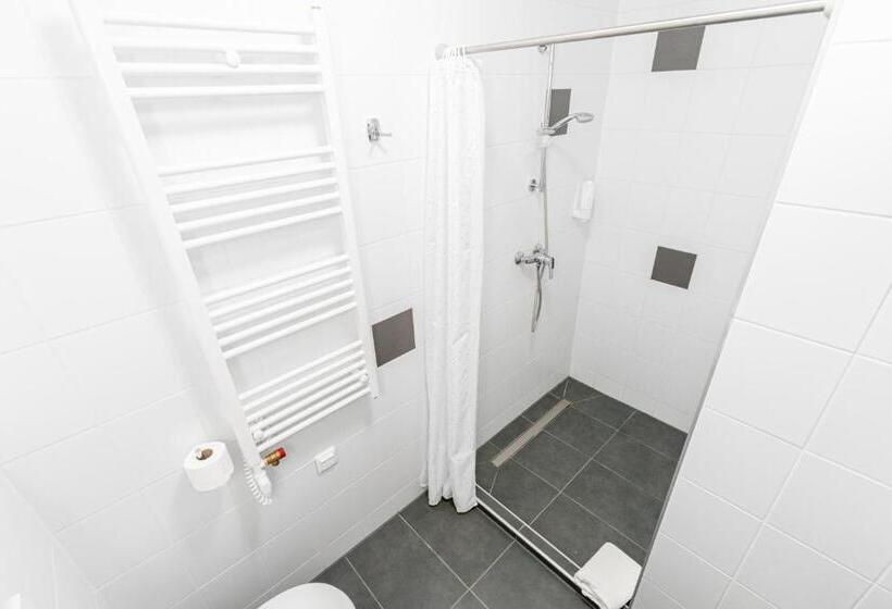 غرفة قياسية, Fehérliliom Vendégszálló