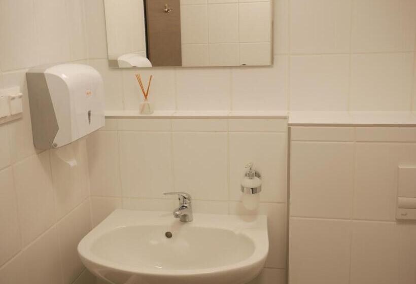 غرفة قياسية, Fehérliliom Vendégszálló