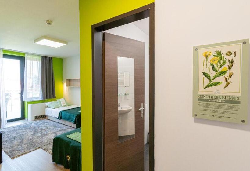 غرفة قياسية رباعية, Fehérliliom Vendégszálló