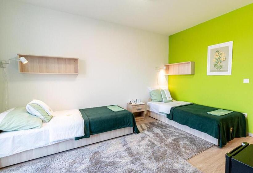 غرفة قياسية رباعية, Fehérliliom Vendégszálló