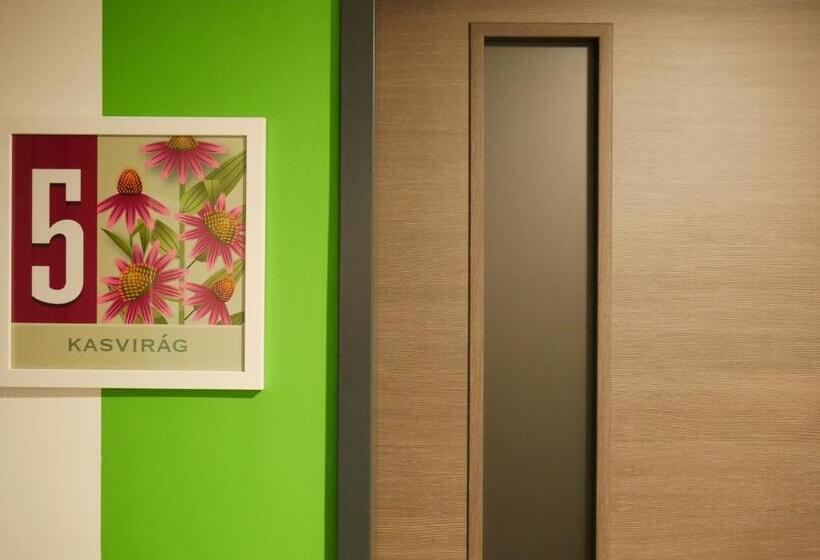 غرفة عائلية, Fehérliliom Vendégszálló