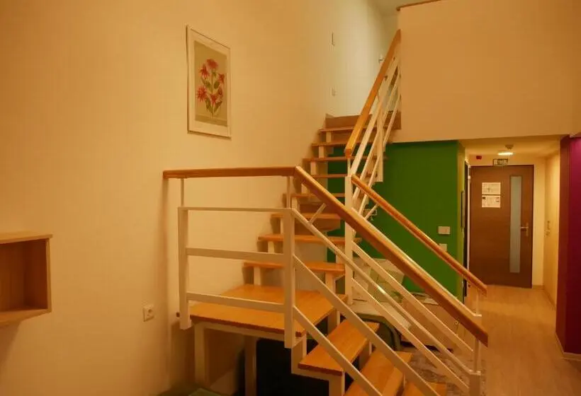 ファミリールーム, Fehérliliom Vendégszálló