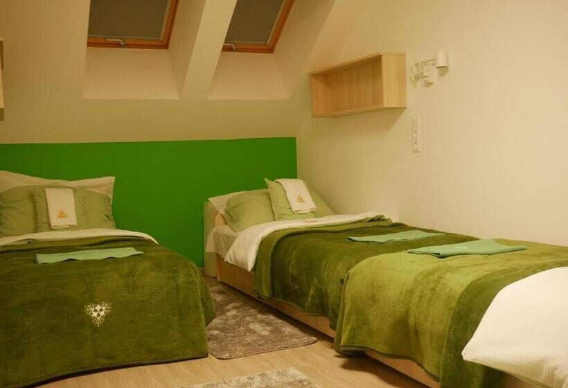 غرفة عائلية, Fehérliliom Vendégszálló