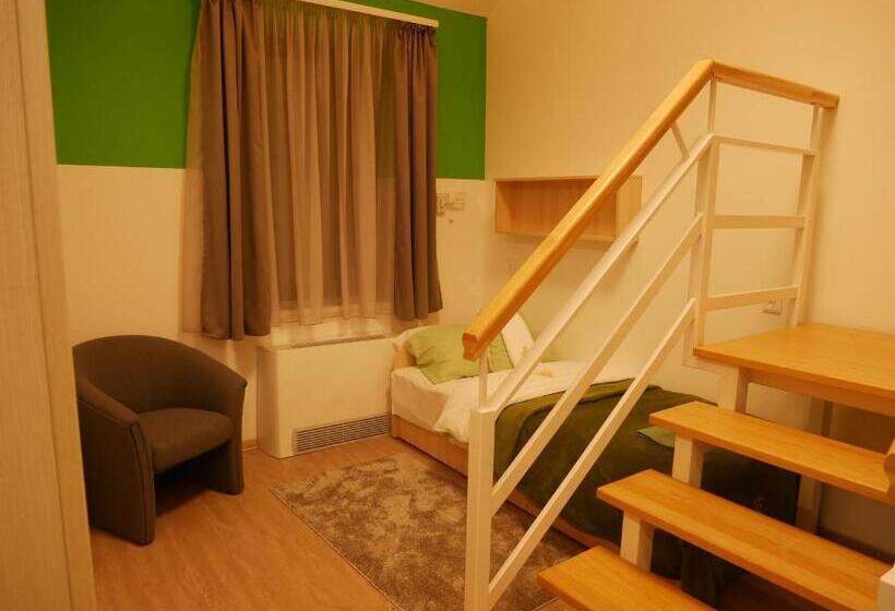 غرفة عائلية, Fehérliliom Vendégszálló