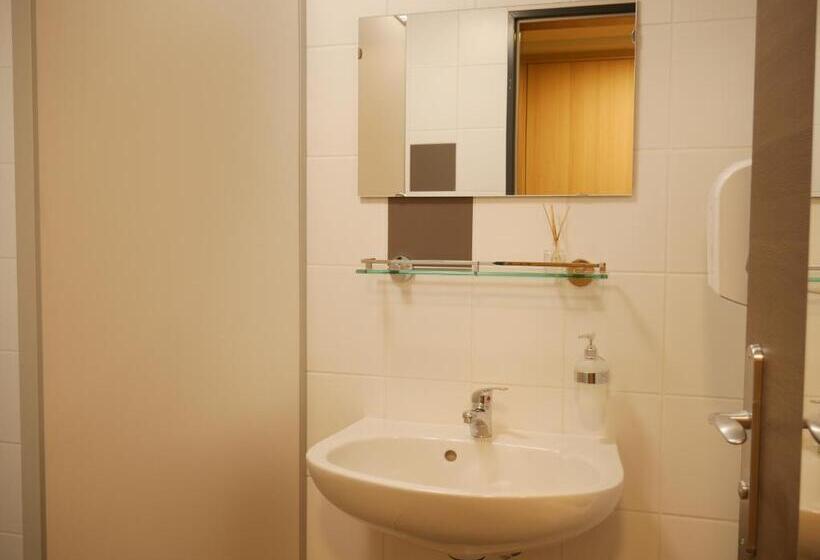 غرفة عائلية, Fehérliliom Vendégszálló