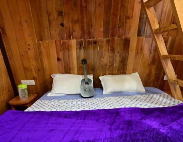 کابین, Muse Meadow Huts & Homestay