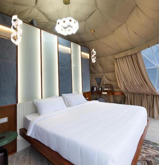 패밀리 스위트, Tomorrowland Farms And Suites