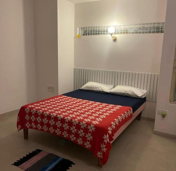 Deluxe Rum, Transit Stay