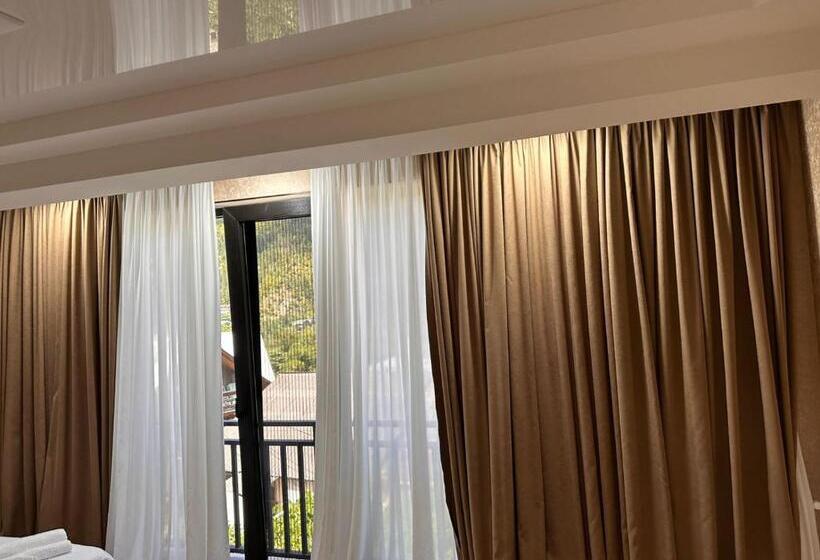 اتاق استاندارد با چشم‌انداز کوهستان, Chanko