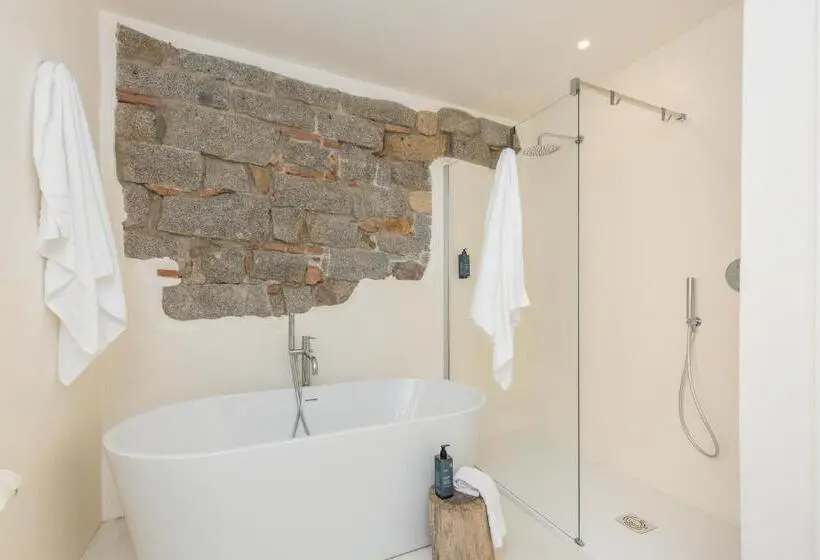 デラックストリプルルーム, Ausèntu Guest House