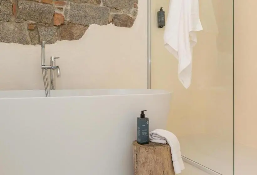 デラックストリプルルーム, Ausèntu Guest House