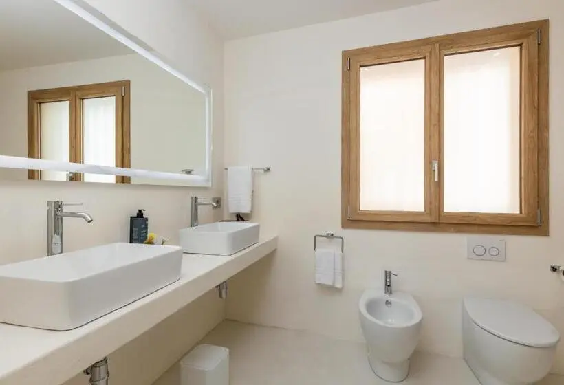 デラックストリプルルーム, Ausèntu Guest House