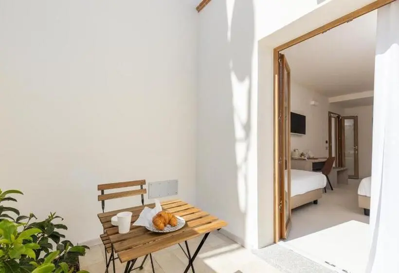 デラックストリプルルーム, Ausèntu Guest House