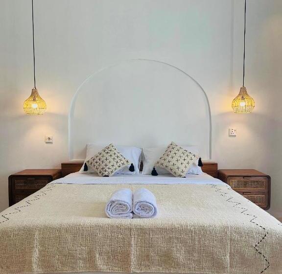 Camera Standard Vista Montagna, Volcano Garden