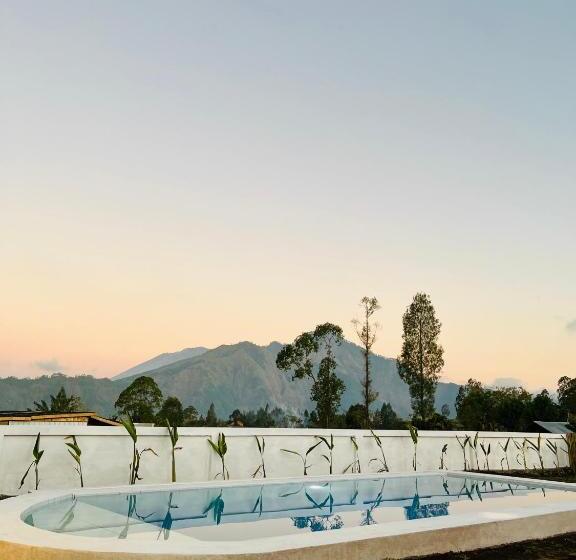 Camera Standard Vista Montagna, Volcano Garden