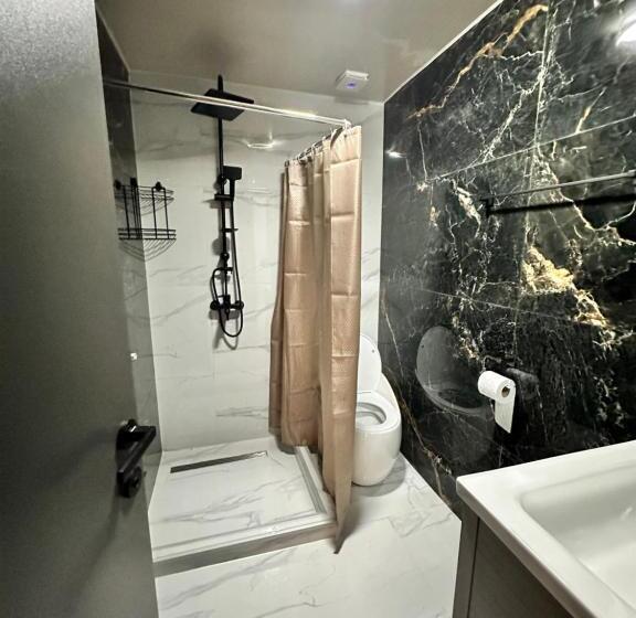 اتاق استاندارد سه نفره, Georgia