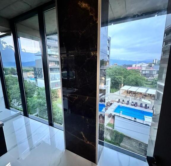 اتاق سوپریور سه تخته, Georgia