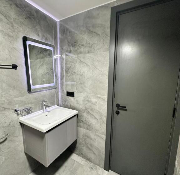 اتاق لوکس با بالکن, Georgia