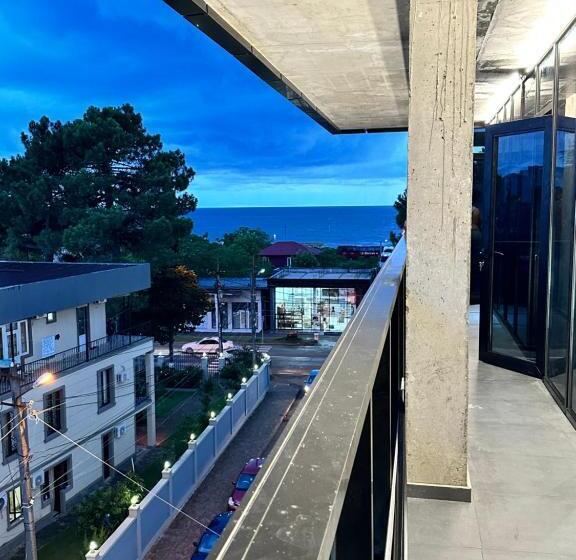 اتاق لوکس با بالکن, Georgia