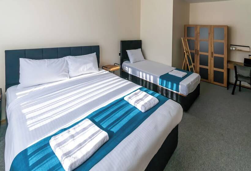 디럭스 트리플 룸, New Garden Airport