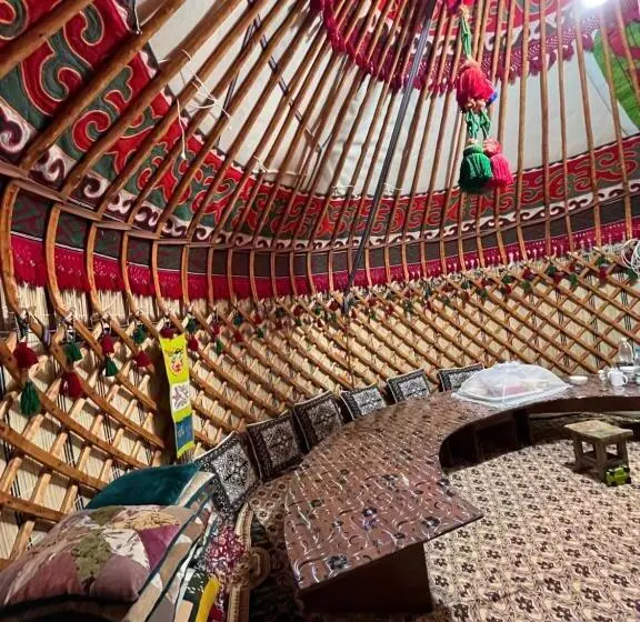 چادر با خدمات رفاهی استاندارد, Guesthouse Klara